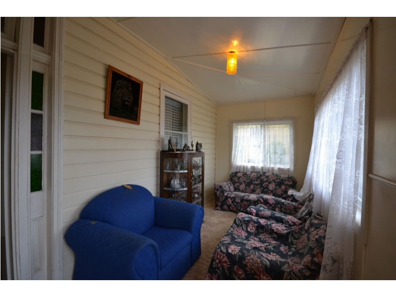75 Geoffrey Street, Mount Lofty QLD 4350