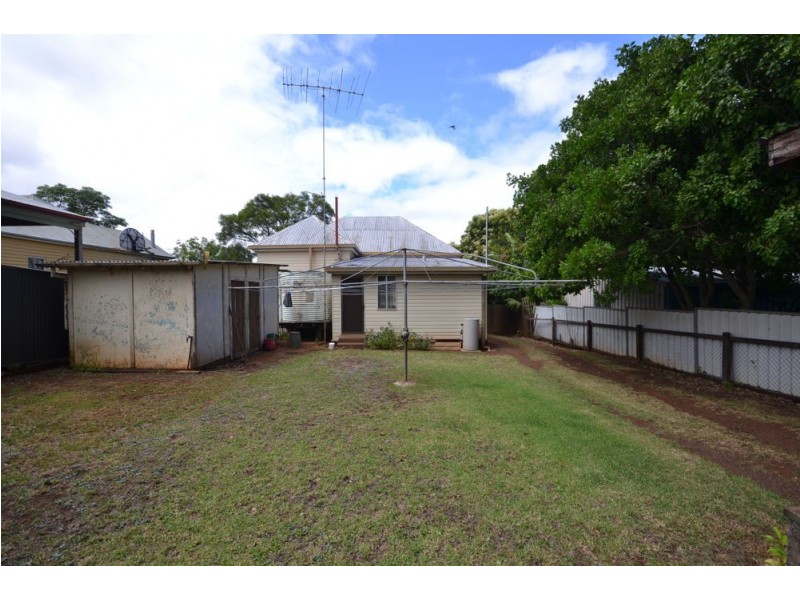 75 Geoffrey Street, Mount Lofty QLD 4350