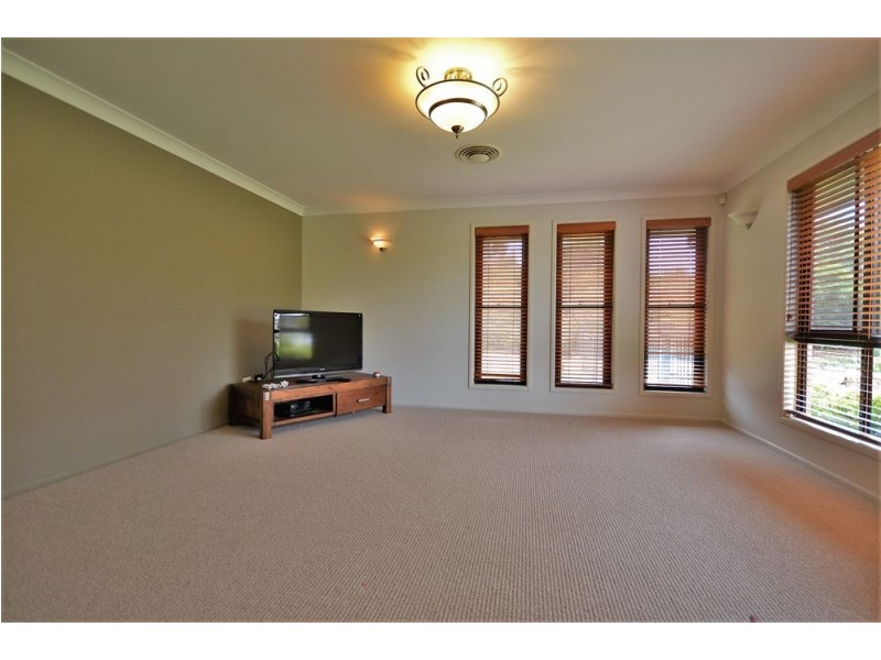 5 Nielsen Court, Middle Ridge QLD 4350