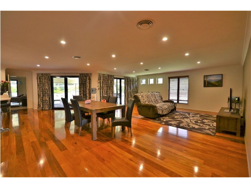 5 Nielsen Court, Middle Ridge QLD 4350