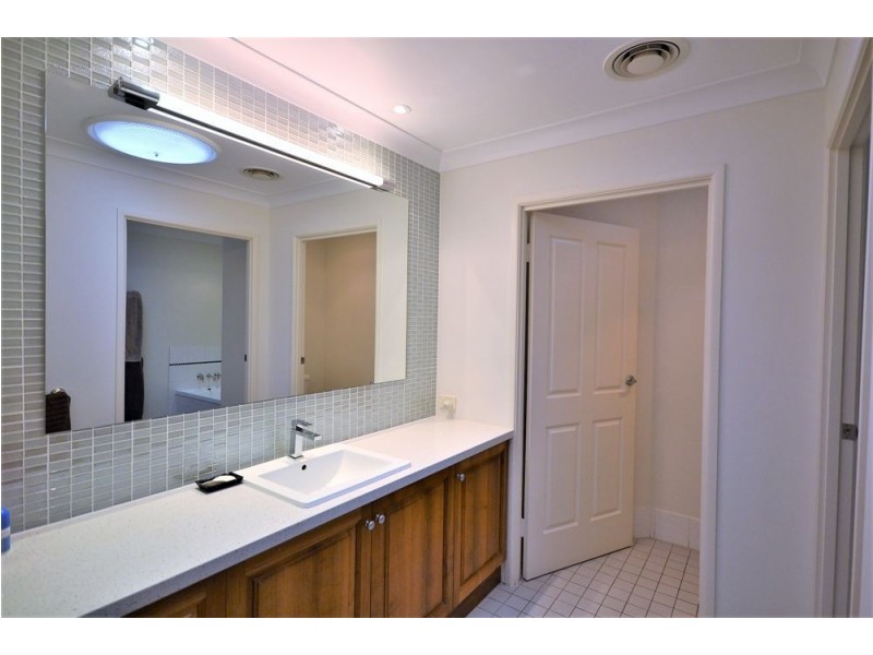 5 Nielsen Court, Middle Ridge QLD 4350