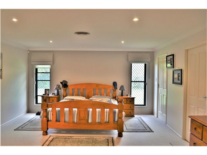 5 Nielsen Court, Middle Ridge QLD 4350