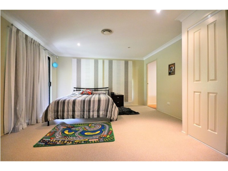 5 Nielsen Court, Middle Ridge QLD 4350