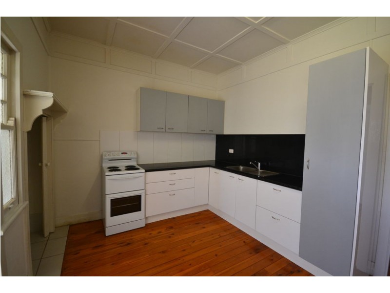 32 Avondale Street, Newtown QLD 4350