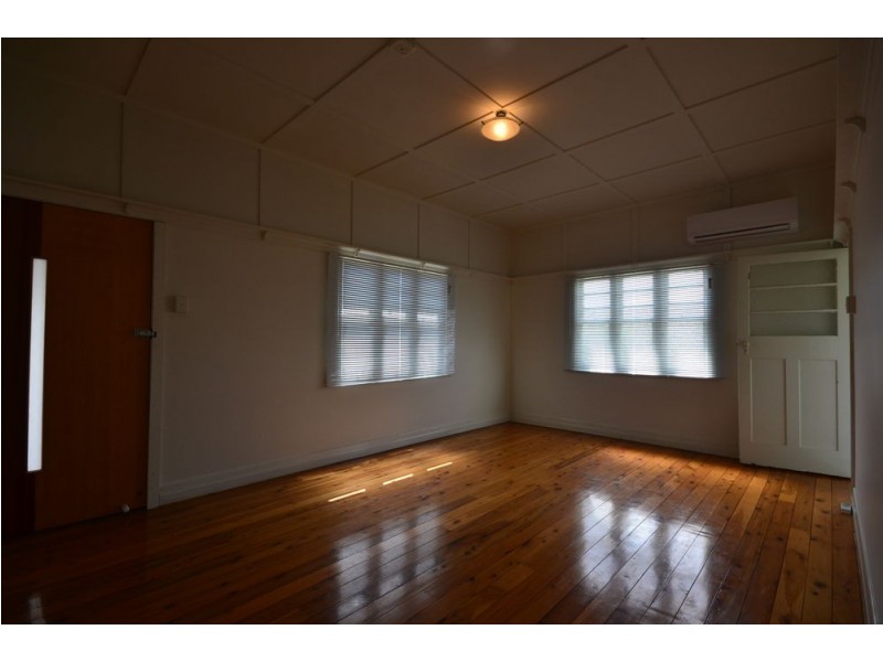 32 Avondale Street, Newtown QLD 4350