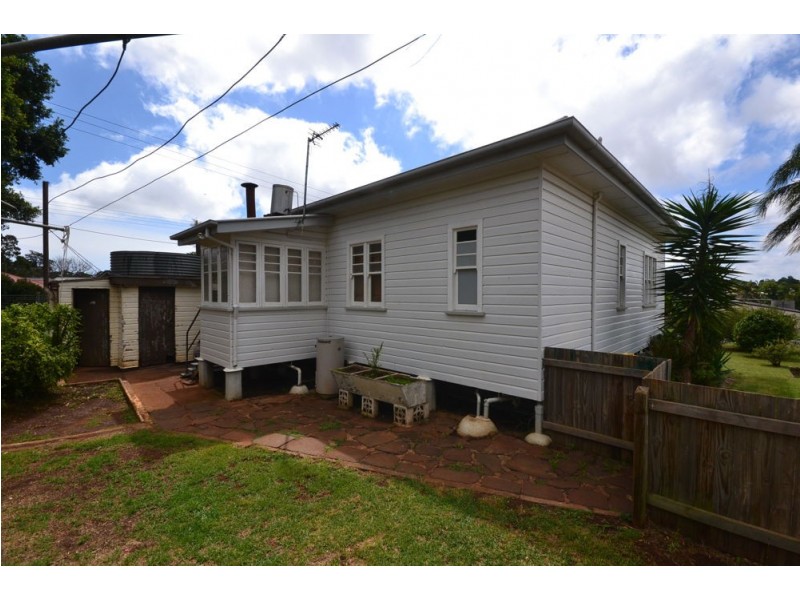 32 Avondale Street, Newtown QLD 4350