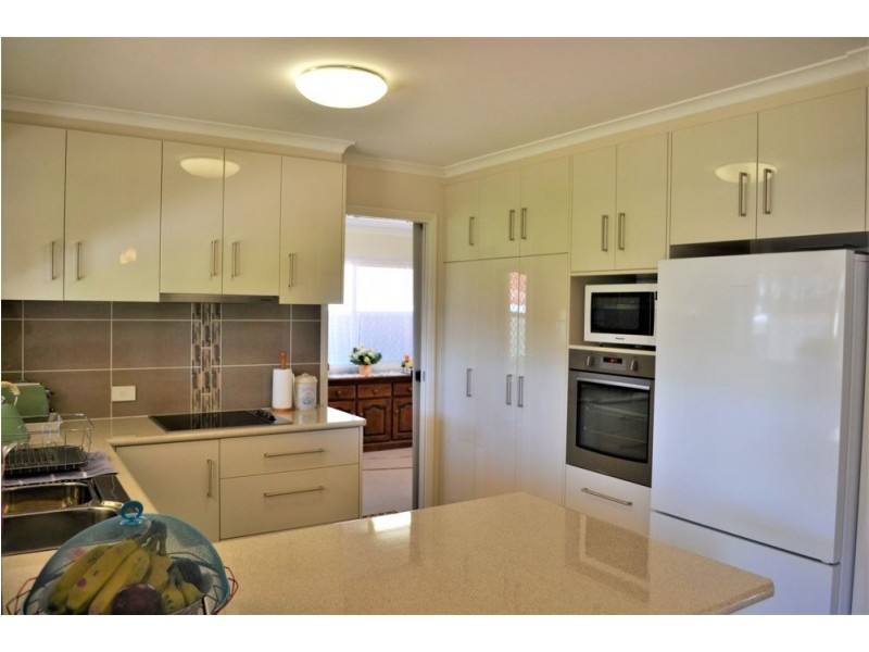 5 Janine Court, Kearneys Spring QLD 4350