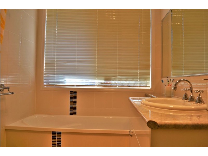 5 Janine Court, Kearneys Spring QLD 4350