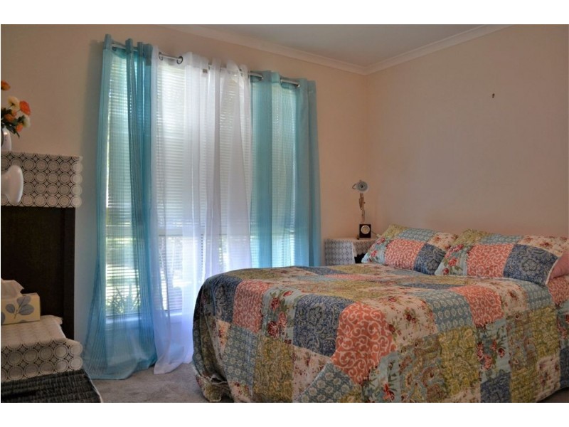 5 Janine Court, Kearneys Spring QLD 4350
