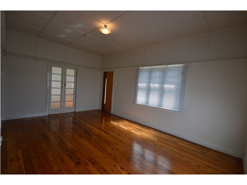 32 Avondale Street, Newtown QLD 4350