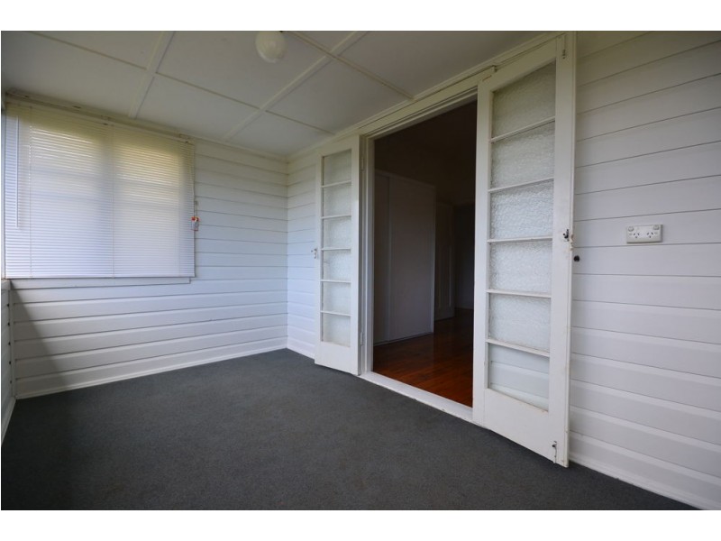 32 Avondale Street, Newtown QLD 4350