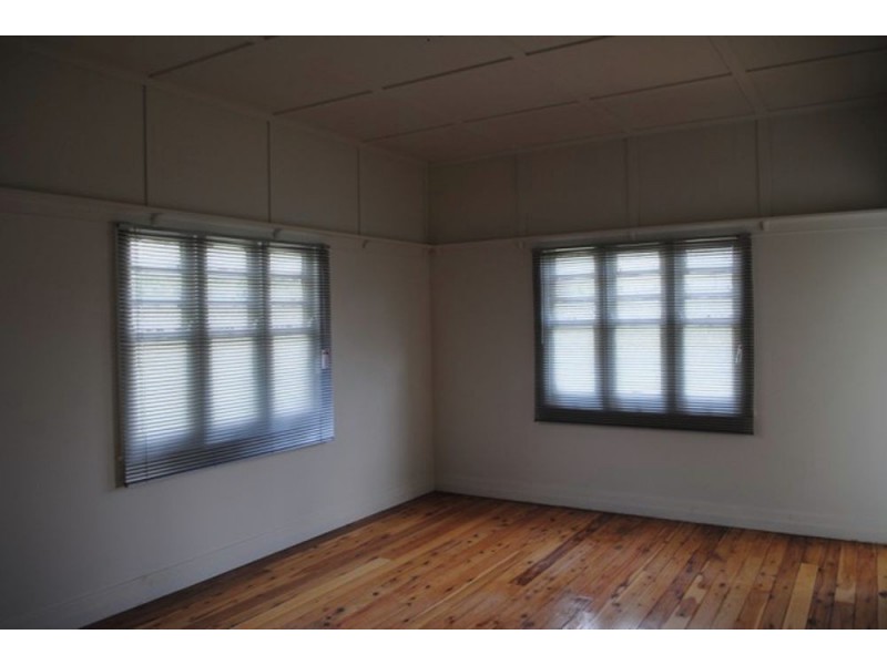 32 Avondale Street, Newtown QLD 4350