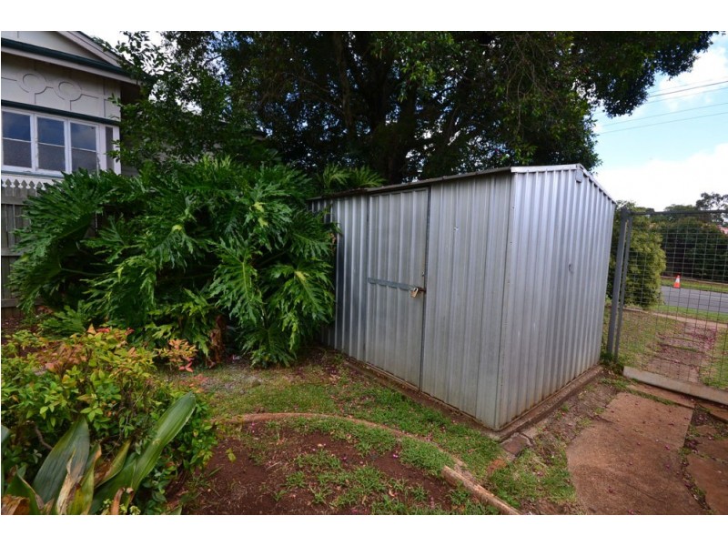 32 Avondale Street, Newtown QLD 4350