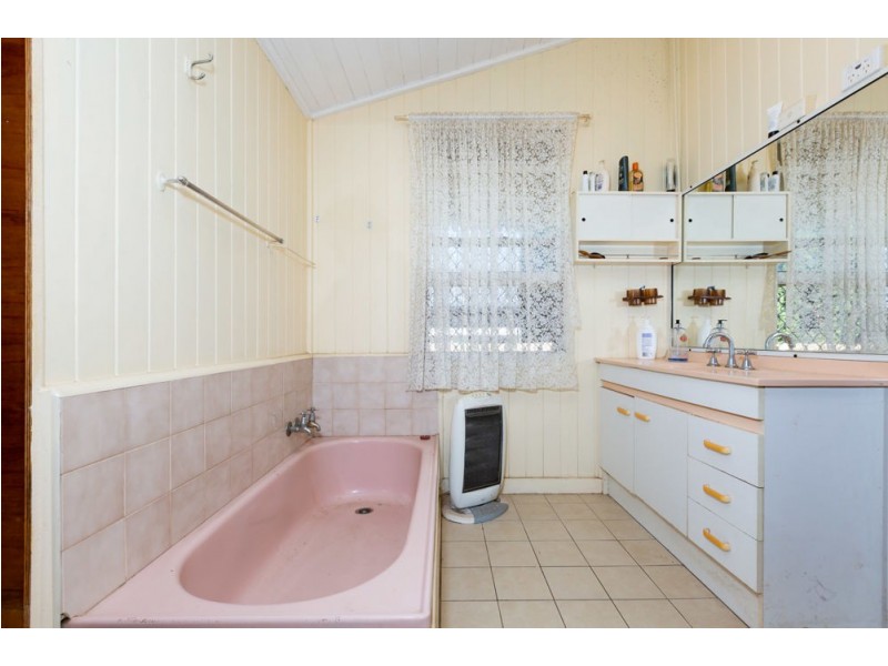 130 Ruthven Street, Harlaxton QLD 4350