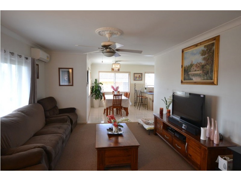 16 Canberra Street, Harristown QLD 4350