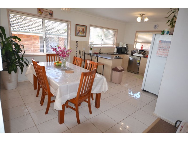 16 Canberra Street, Harristown QLD 4350
