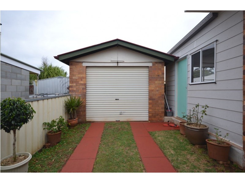 16 Canberra Street, Harristown QLD 4350