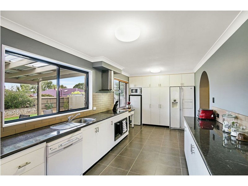 180 Ramsay Street, Centenary Heights QLD 4350