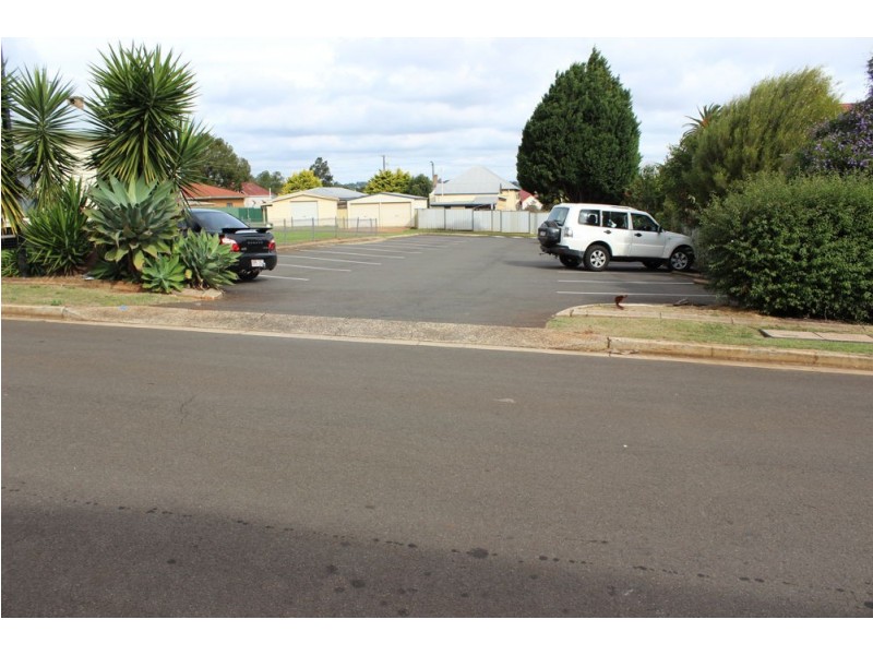 11 Moffatt Street, North Toowoomba QLD 4350