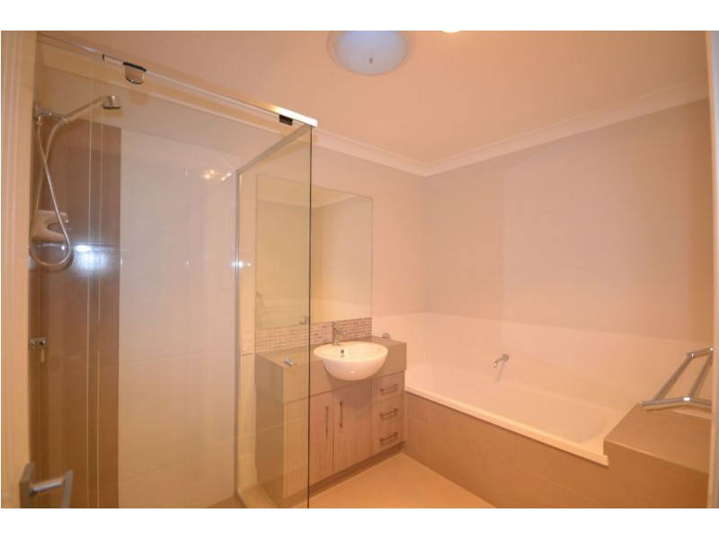 Unit 2/3 Carlin Street, Glenvale QLD 4350