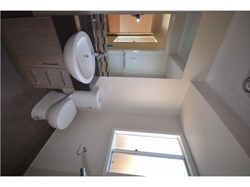 Unit 2/3 Carlin Street, Glenvale QLD 4350