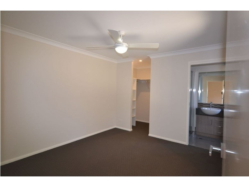 Unit 2/3 Carlin Street, Glenvale QLD 4350