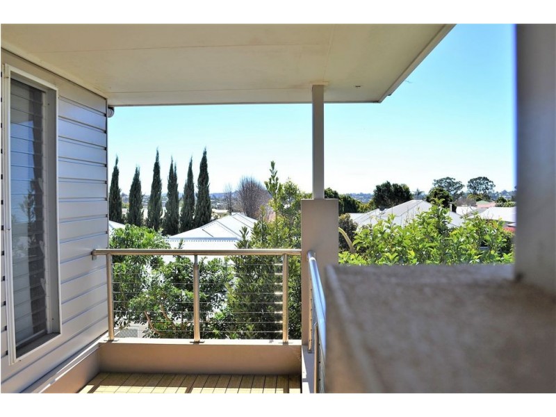 20 Saba Court, Middle Ridge QLD 4350