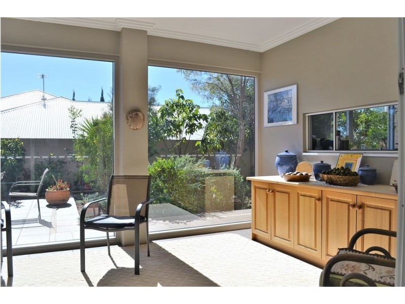 20 Saba Court, Middle Ridge QLD 4350