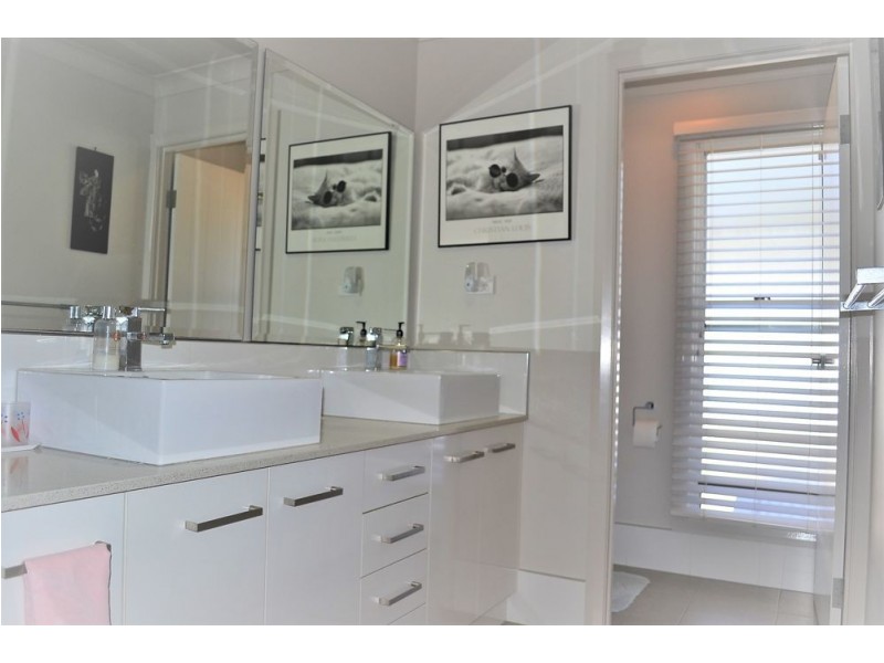 20 Saba Court, Middle Ridge QLD 4350