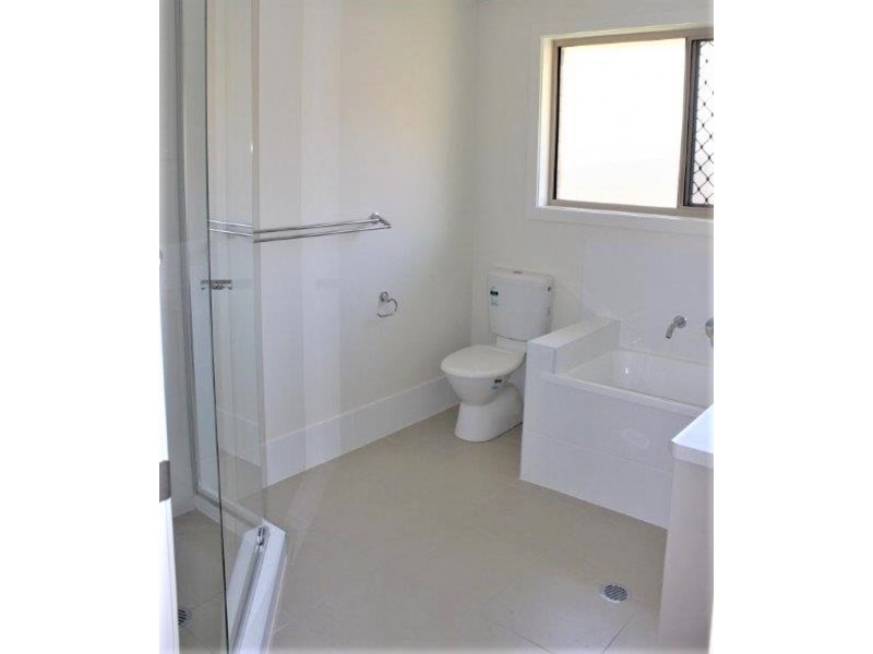 4 Preston Court, Glenvale QLD 4350