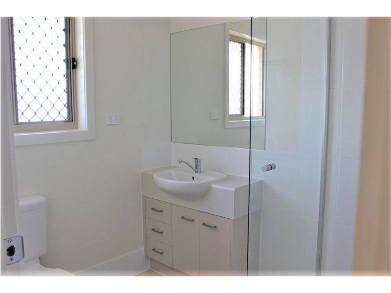 4 Preston Court, Glenvale QLD 4350