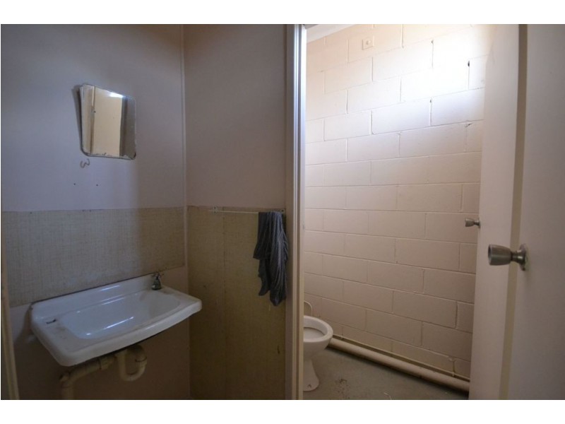 Unit 1/2 Stradbroke Street, Rockville QLD 4350