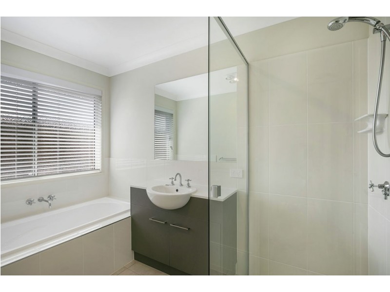 8 Nash Drive, Glenvale QLD 4350