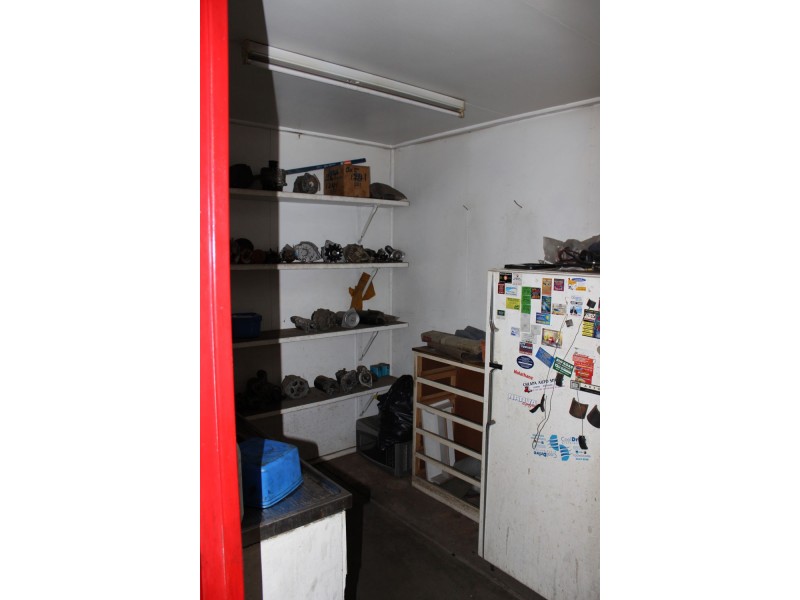 382 South Street, Harristown QLD 4350