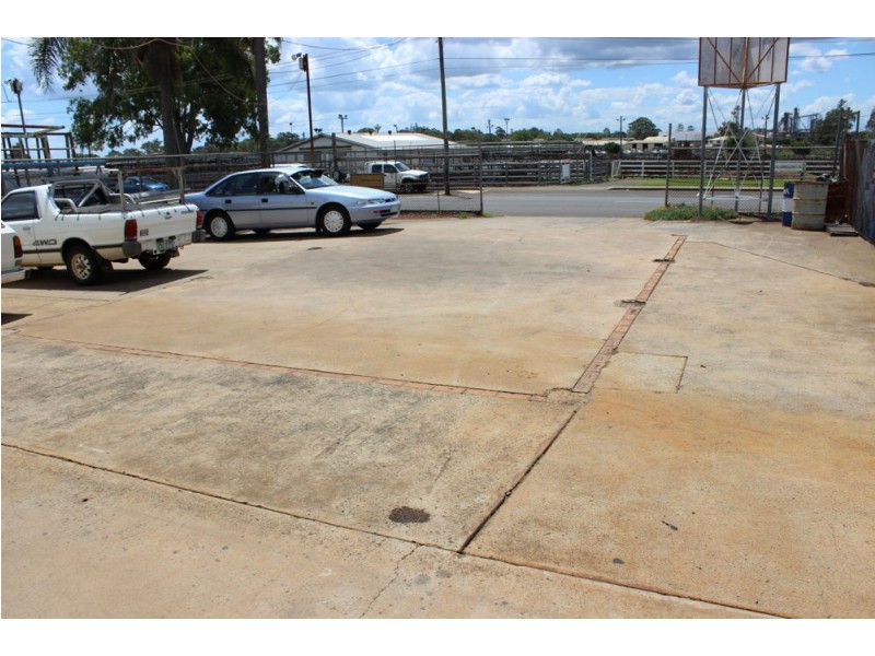 382 South Street, Harristown QLD 4350