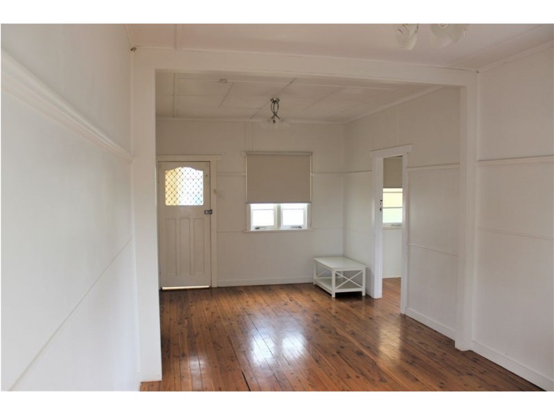 4 Cox Street, Wilsonton QLD 4350