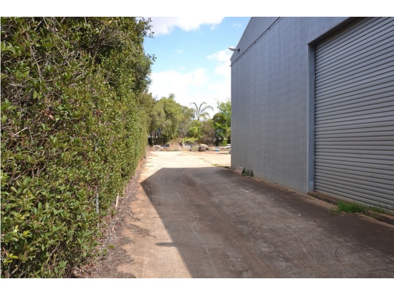 Shed 2 / 4 Rocla Court, Glenvale QLD 4350