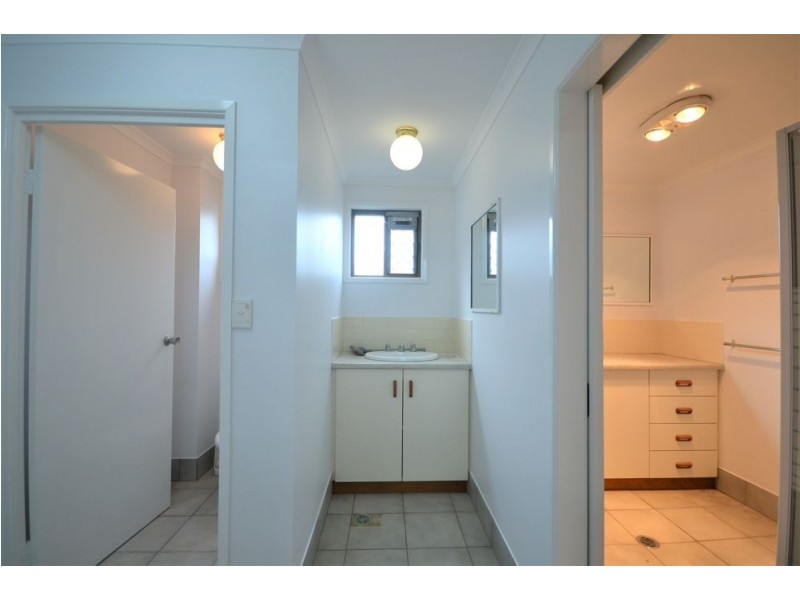 Shed 2 / 4 Rocla Court, Glenvale QLD 4350