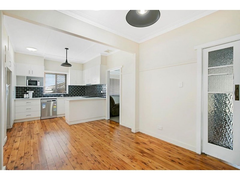 27 Hursley Road, Newtown QLD 4350