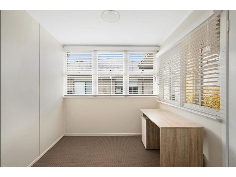 27 Hursley Road, Newtown QLD 4350