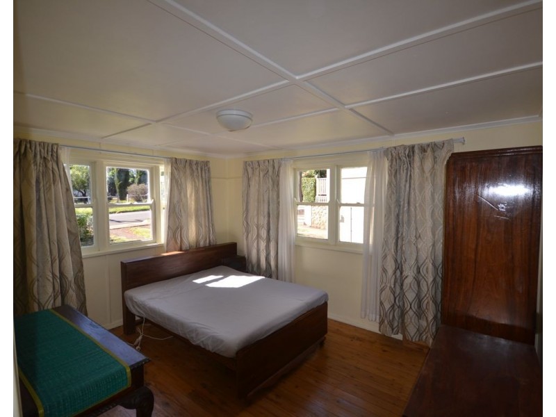 280 Alderley Street, Centenary Heights QLD 4350
