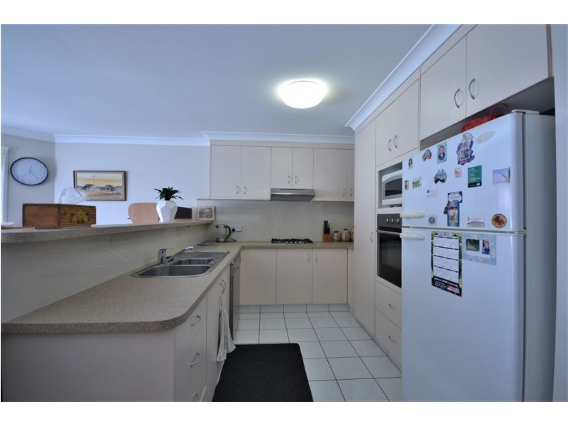 2/17 Anita Drive, Kearneys Spring QLD 4350