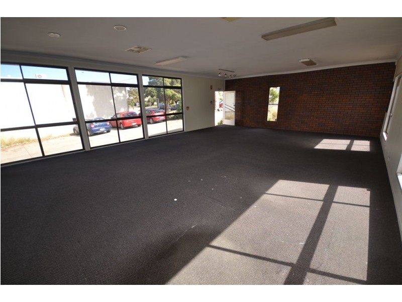 6 Stradbroke Street, Rockville QLD 4350