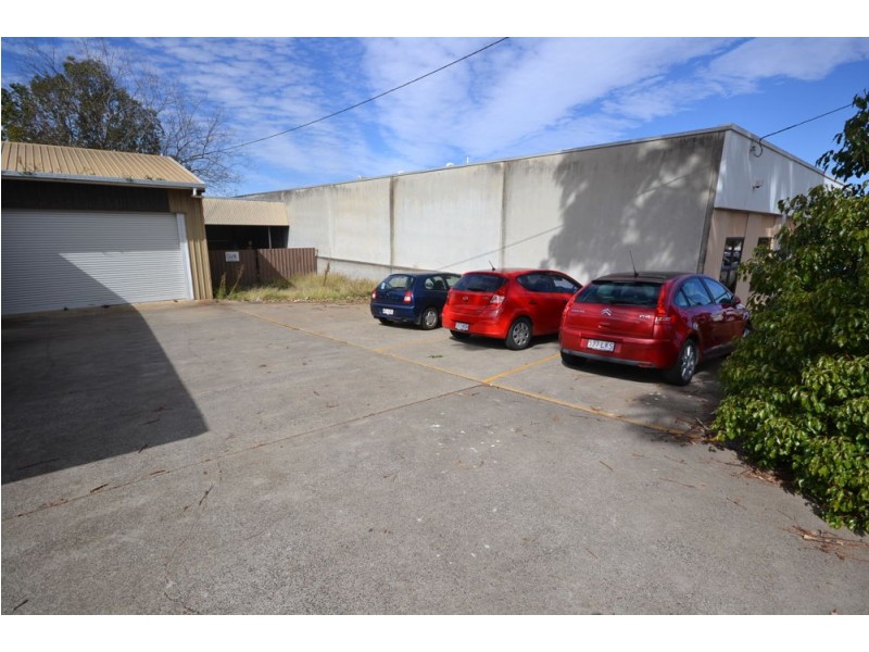 6 Stradbroke Street, Rockville QLD 4350