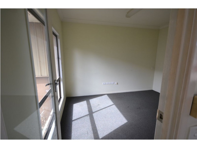 6 Stradbroke Street, Rockville QLD 4350