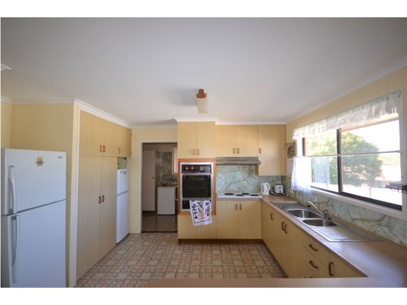 13 Zoe Court, Centenary Heights QLD 4350