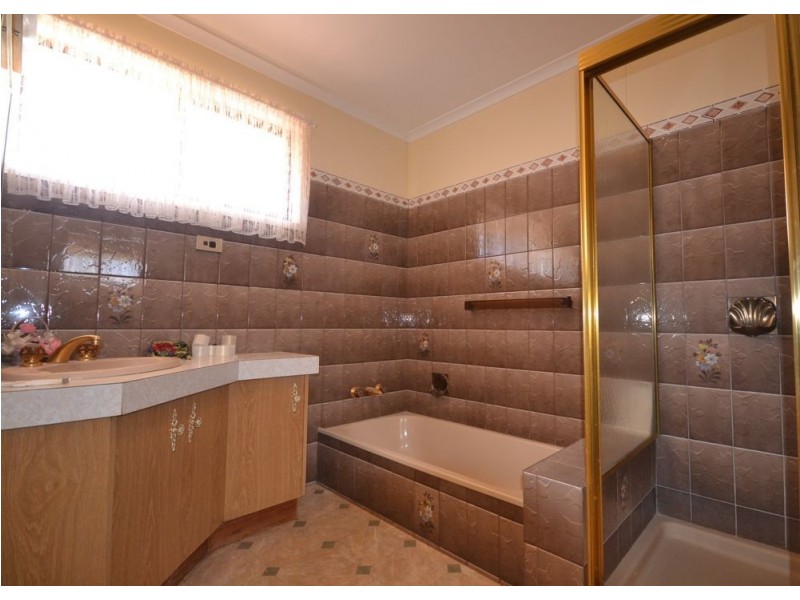 13 Zoe Court, Centenary Heights QLD 4350