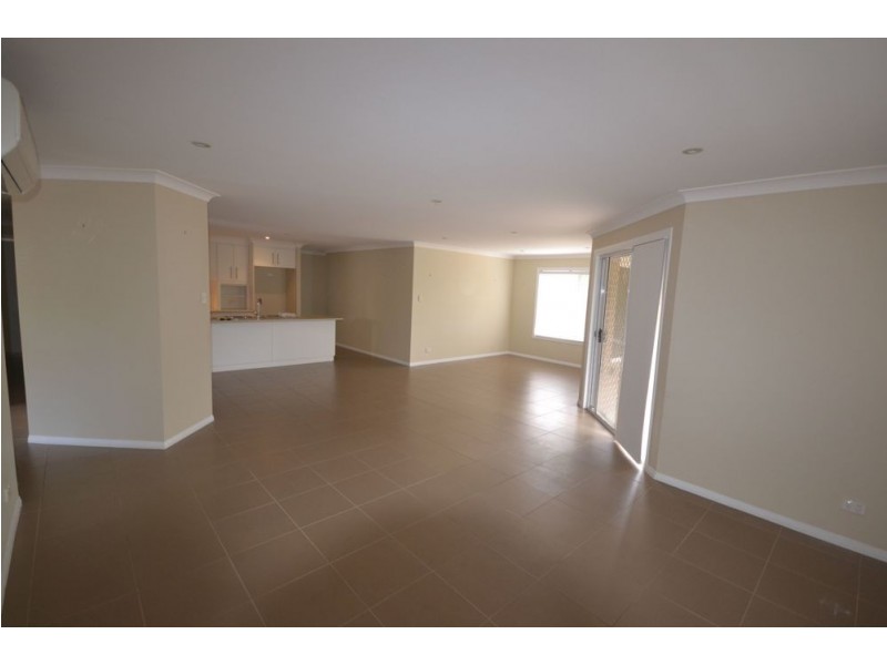 4 Trevean Drive, Kleinton QLD 4352