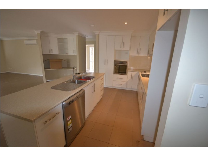 4 Trevean Drive, Kleinton QLD 4352