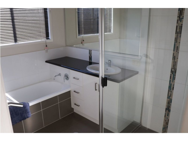 25 Opperman Drive, Kearneys Spring QLD 4350